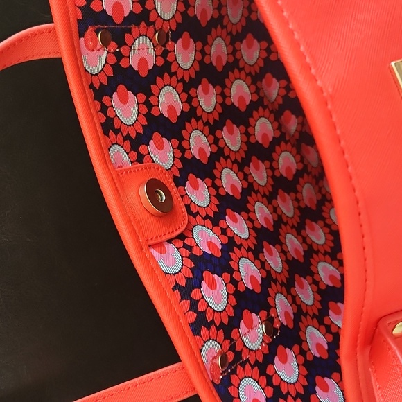 NWOT ❗️ Trina Turk red and blue large shoulder tote with matching pocketbook - Picture 6 of 17